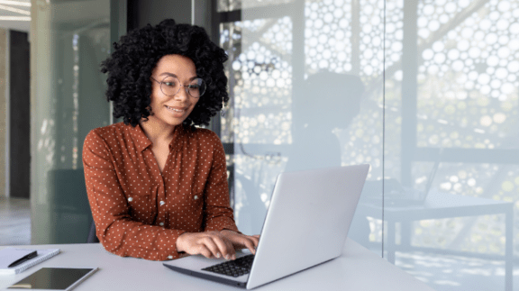 woman-looking-at-laptop-typing